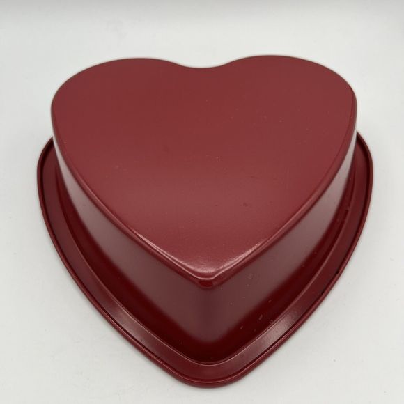 Wilton Red Heart Shaped Cake Baking Pan 9" Valentine's Day Baked Goods Love VGC - Picture 6 of 9